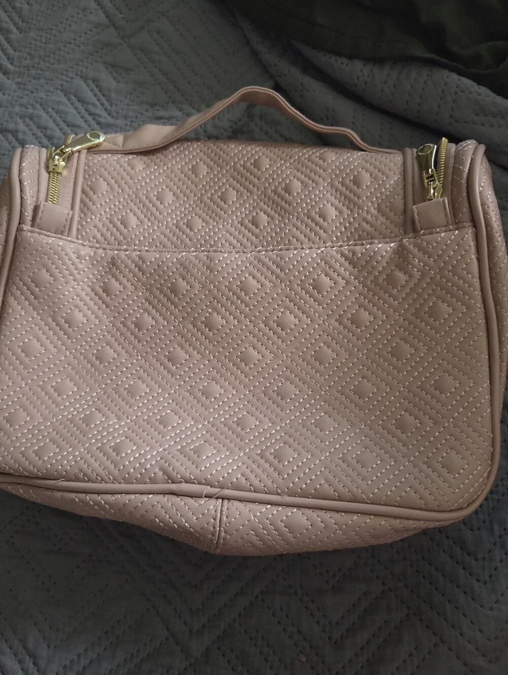 vince camuto quilted dusty pink hanging toiletry bag